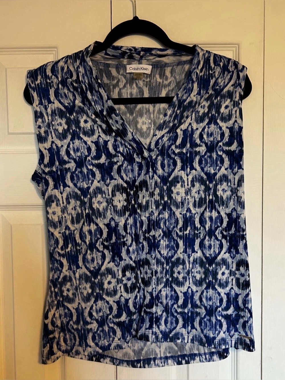 Calvin Klein Blue Patterned Sleeveless V-Neck Top, M